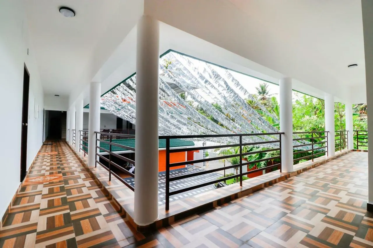 Hotel Oyo 47591 Star Inn Plus Residency Kovalam